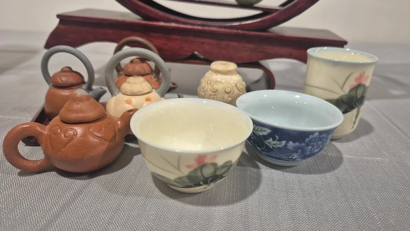 Miniature Tea Set with Display Shelf image indicator(2)