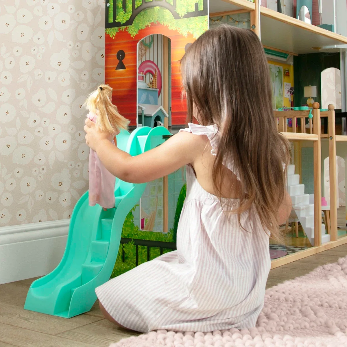 Delta Children Deluxe Maui Dollhouse image indicator(8)