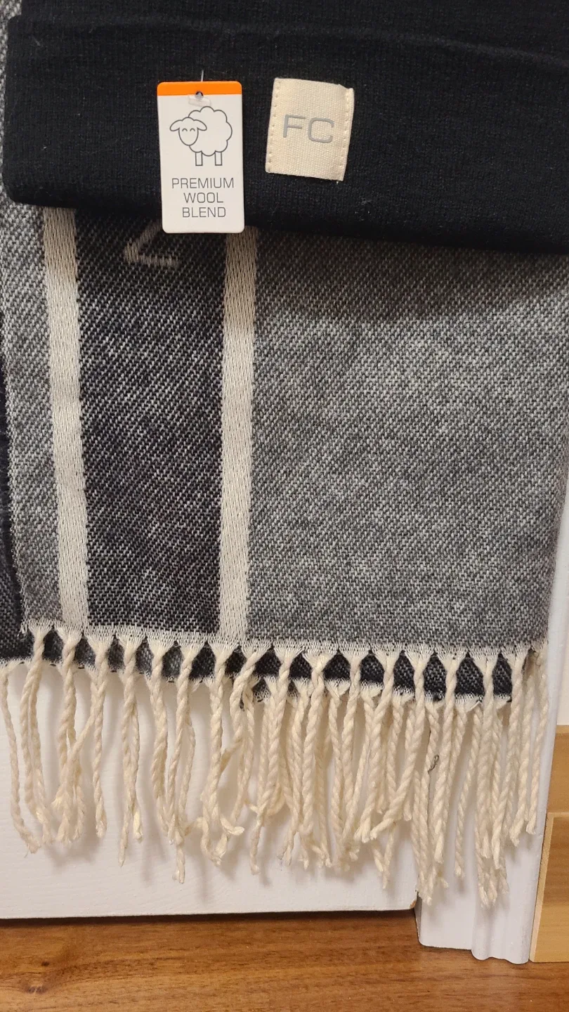 FC Premium Wool Blend Scarf & Beanie Set image indicator(2)