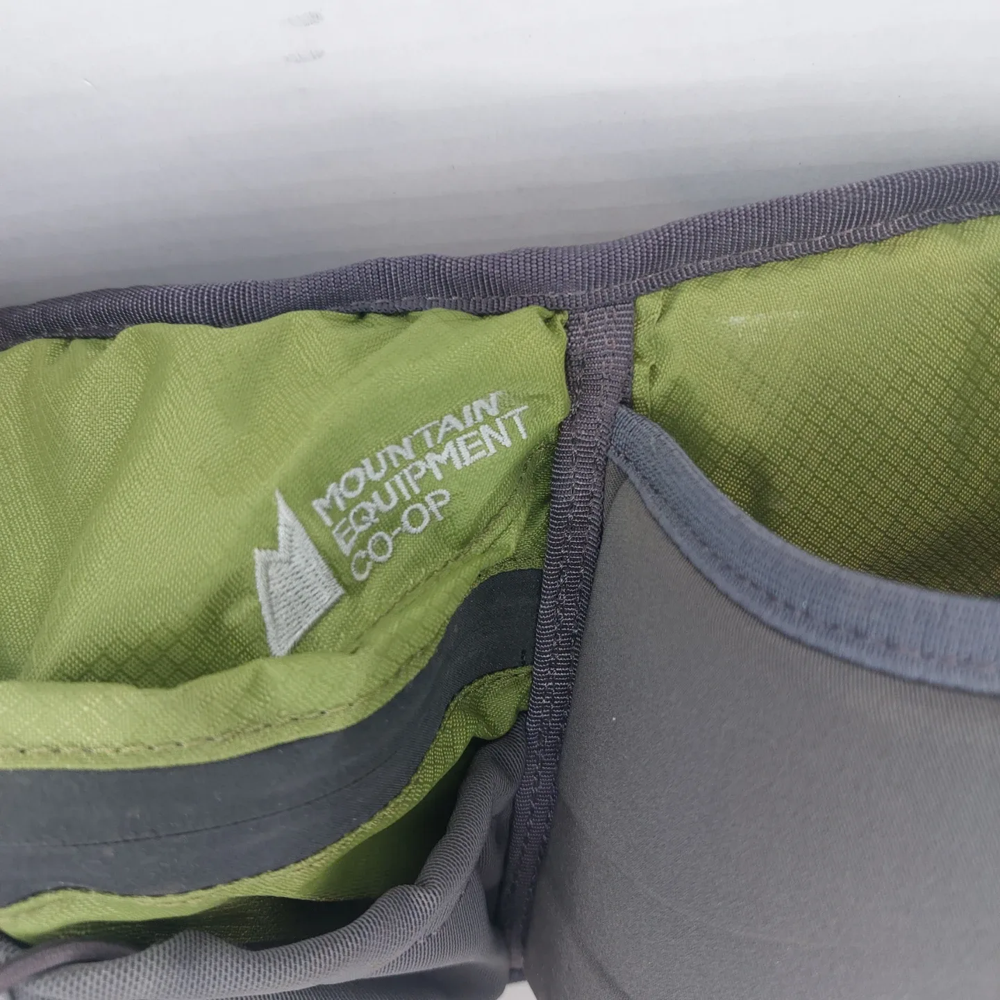 MEC Mountain Equipment Co-op Running Belt image indicator(2)