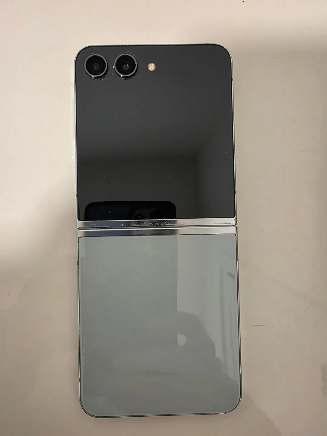 Samsung Galaxy Z Flip5 Used Like New image indicator(2)