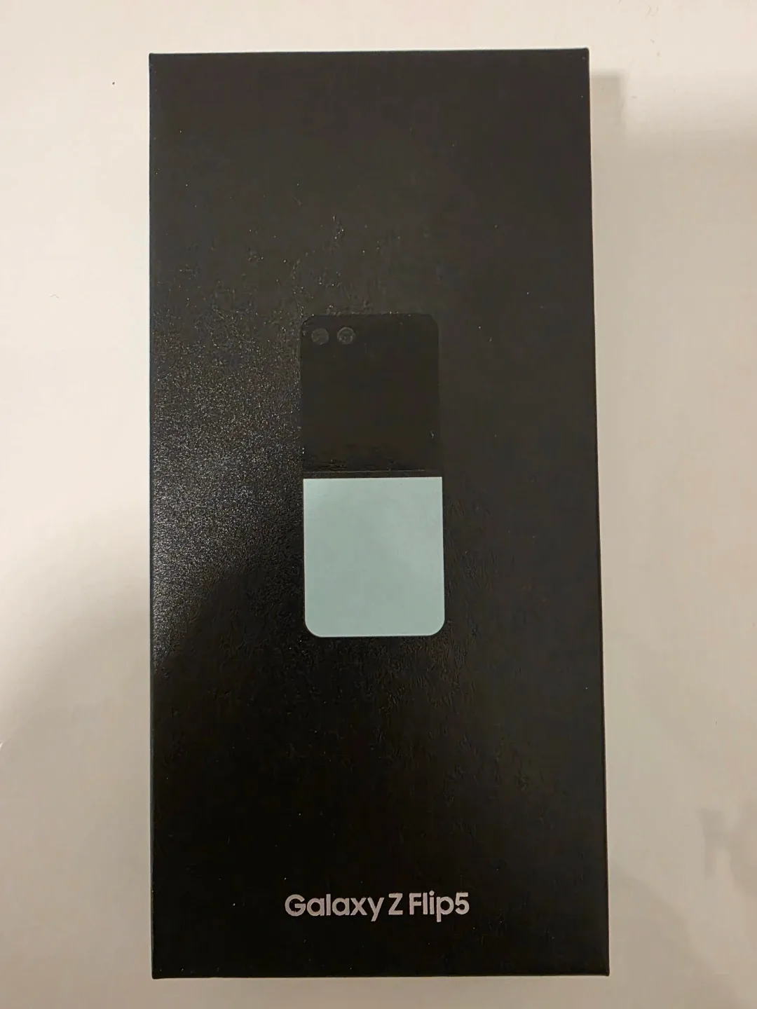 Samsung Galaxy Z Flip5 Used Like New image indicator(3)