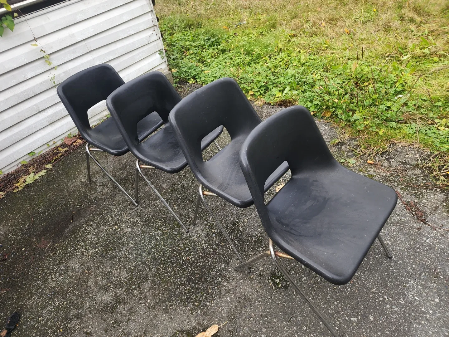 Set of 4 Black Stacking Chairs image indicator(9)