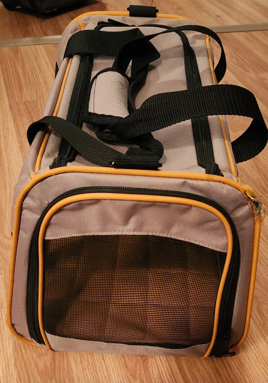 Kurgo-Soft Pet Carrier image indicator(3)