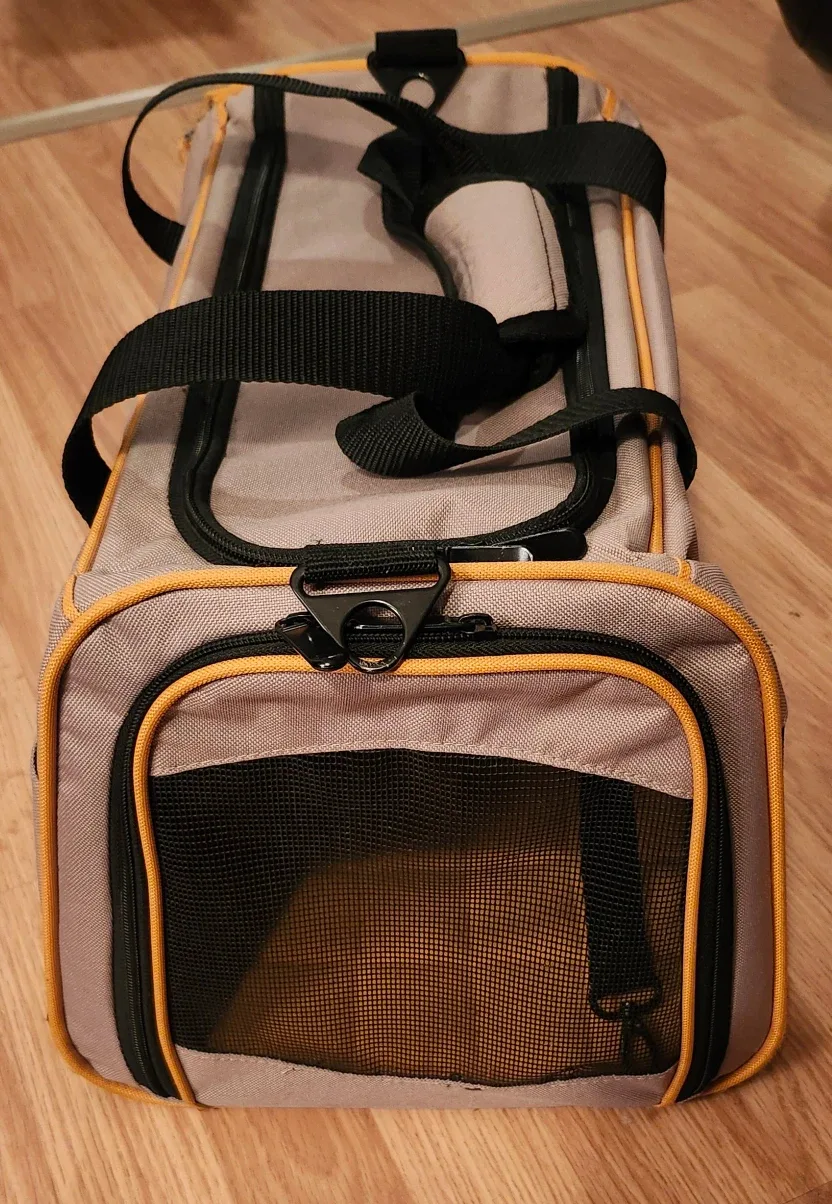 Kurgo-Soft Pet Carrier image indicator(4)