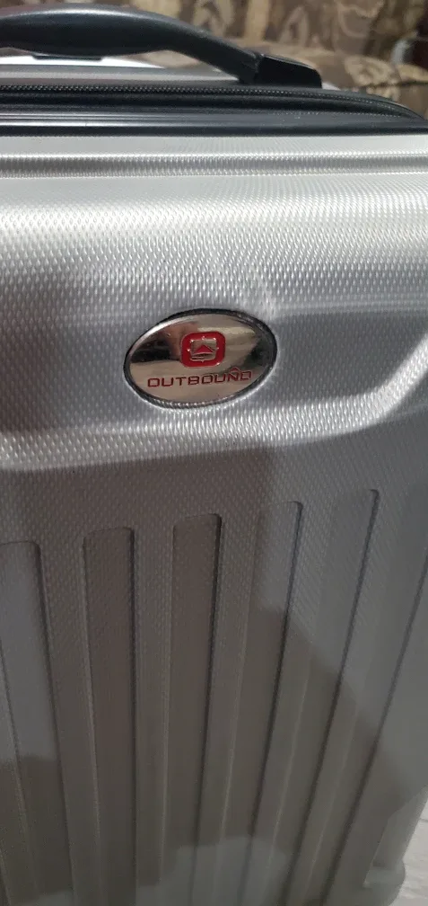 Outbound Silver Carry-On Suitcase image indicator(3)
