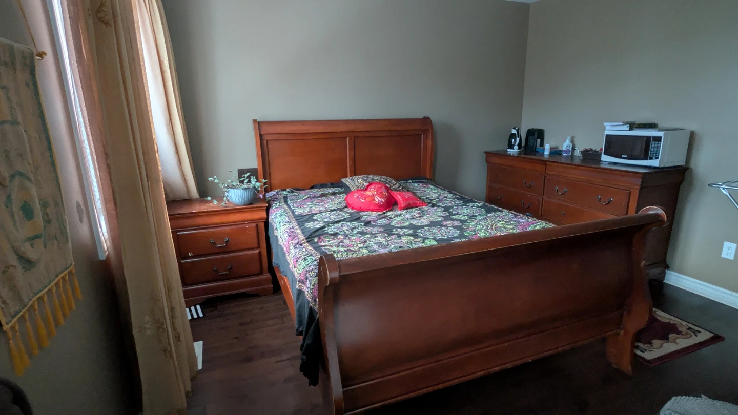 Queen Sleigh Bed Set (Dark Cherry Wood)