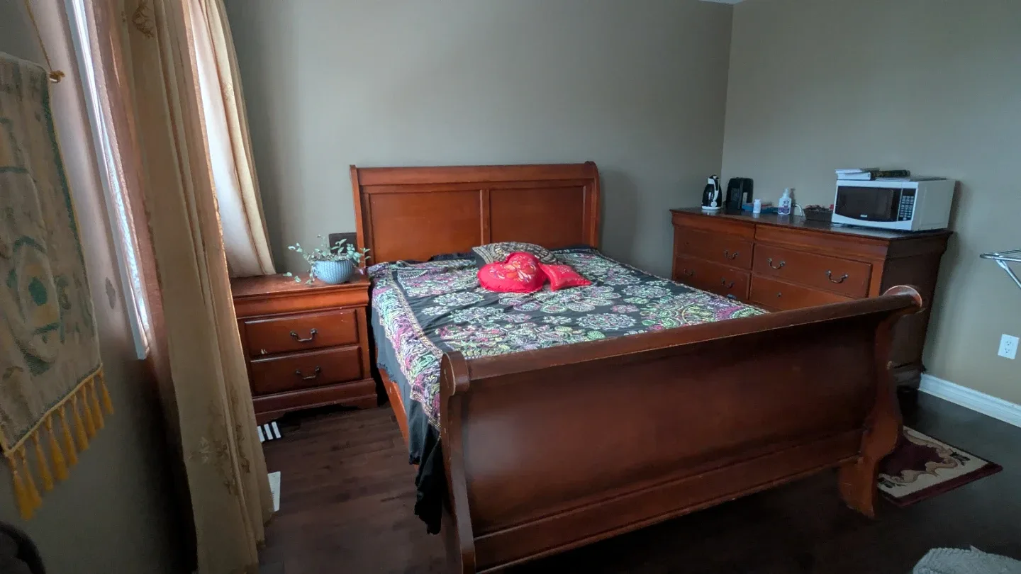 Queen Sleigh Bed Set (Dark Cherry Wood)