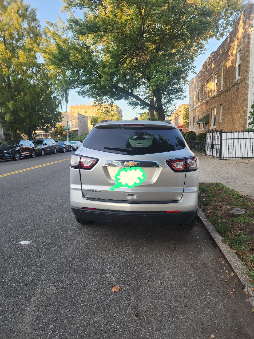 Silver Chevrolet Traverse SUV image indicator(3)