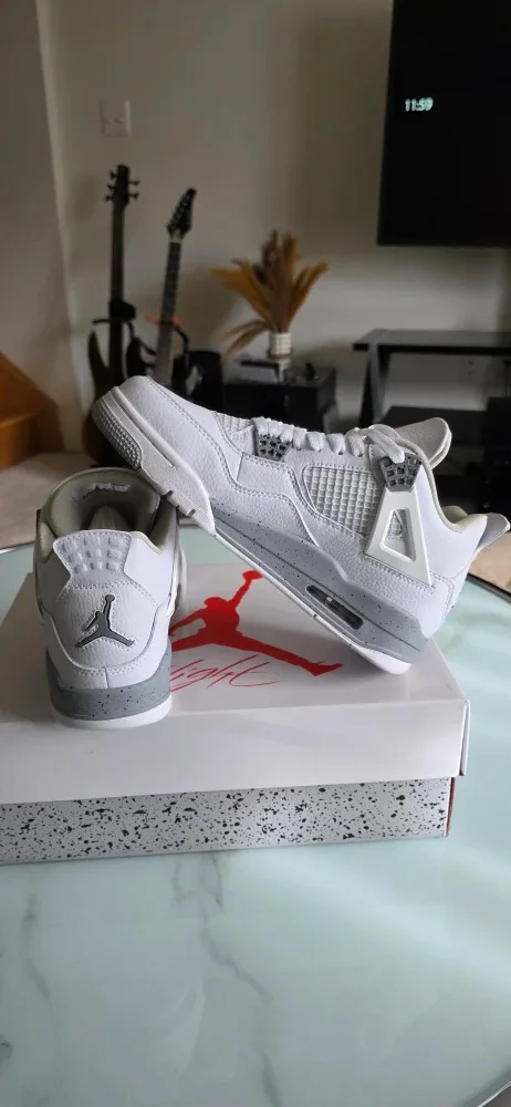 New Air Jordan 4 Retro White Oreo Size 10.5 image indicator(3)