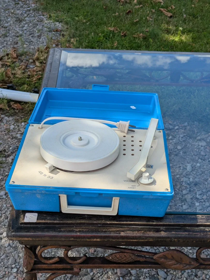 Vintage Portable Record Player image indicator(3)