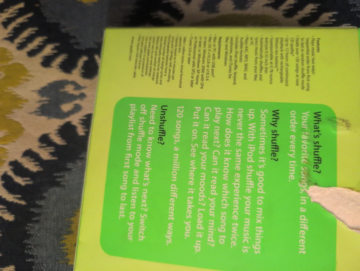 Apple iPod Shuffle 512MB - Like New! image indicator(3)