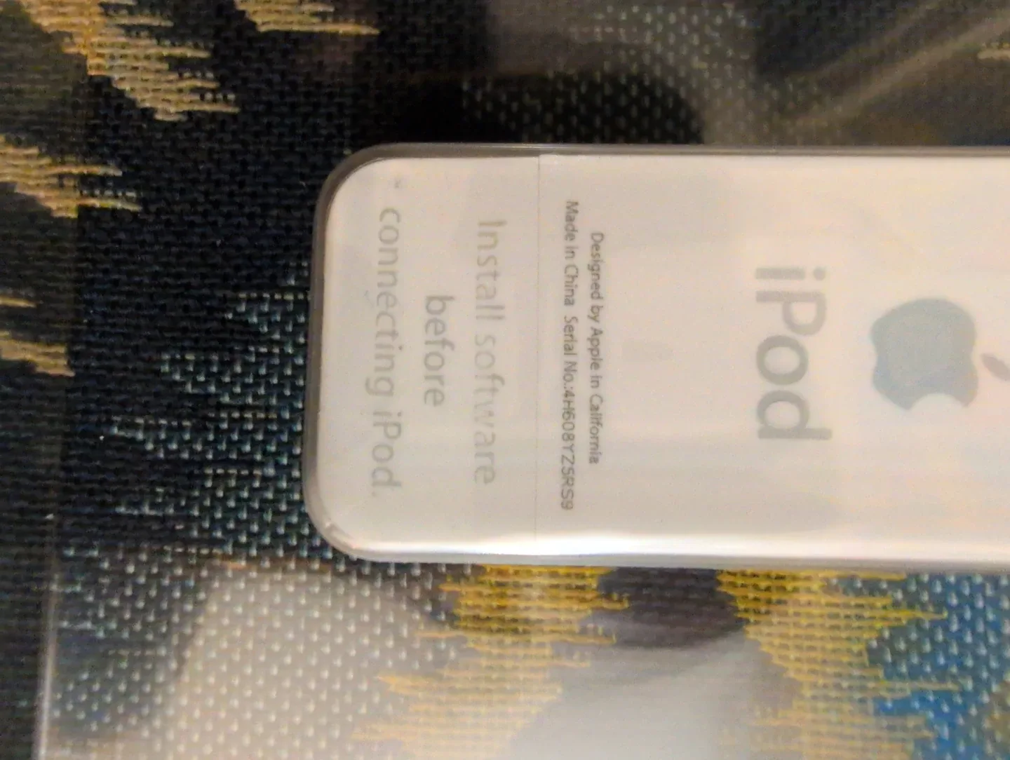 Apple iPod Shuffle 512MB - Like New! image indicator(5)