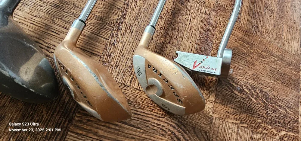 Assorted Golf Club Set image indicator(9)