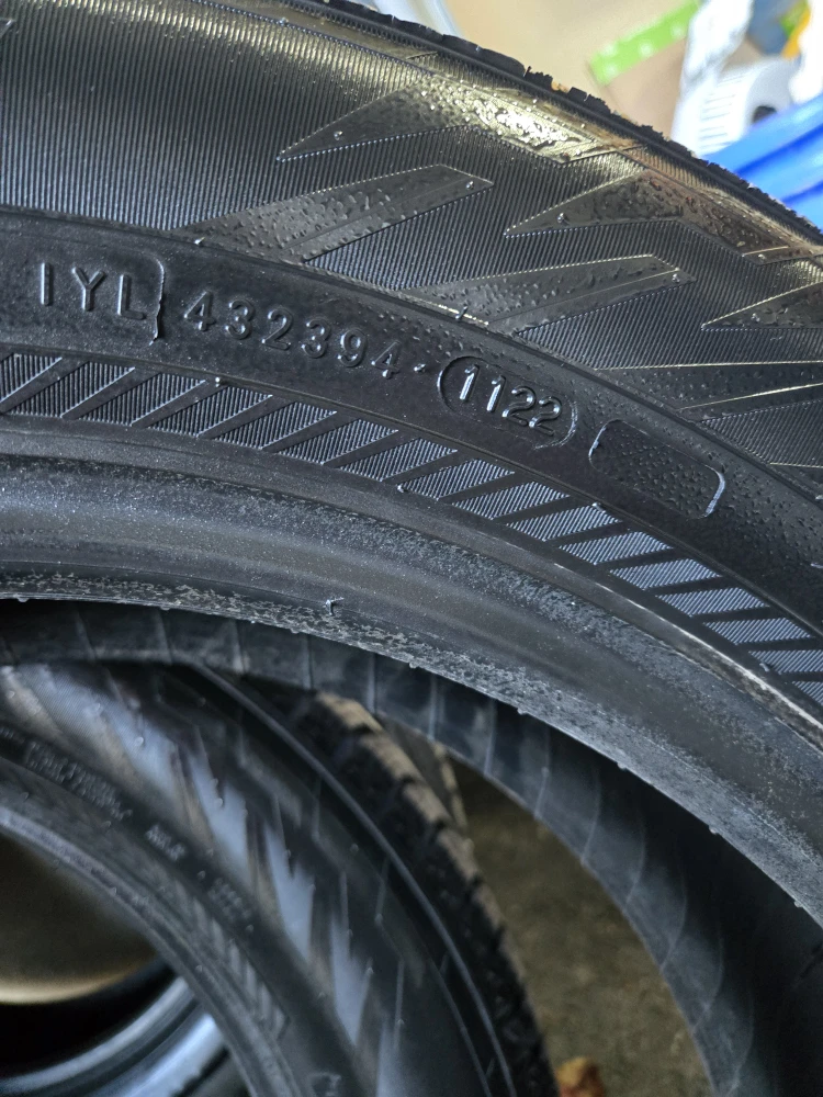 Nokian Tyres Hakkapeliitta R5 SUV WINTER Tires 225/60R18 - photo 4