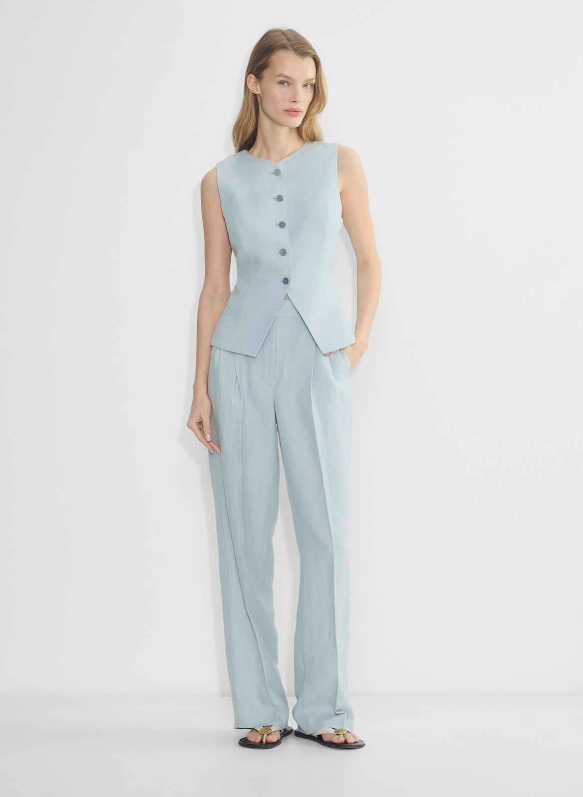 Brand new - Aritzia The Effortless Pant