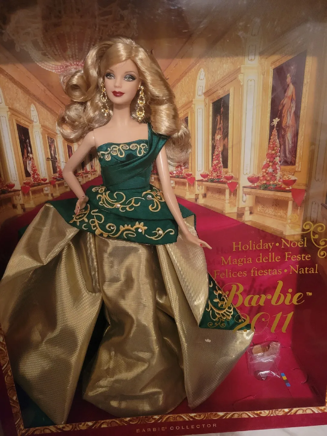 Barbie 2011 Holiday Doll - New in Box image indicator(2)