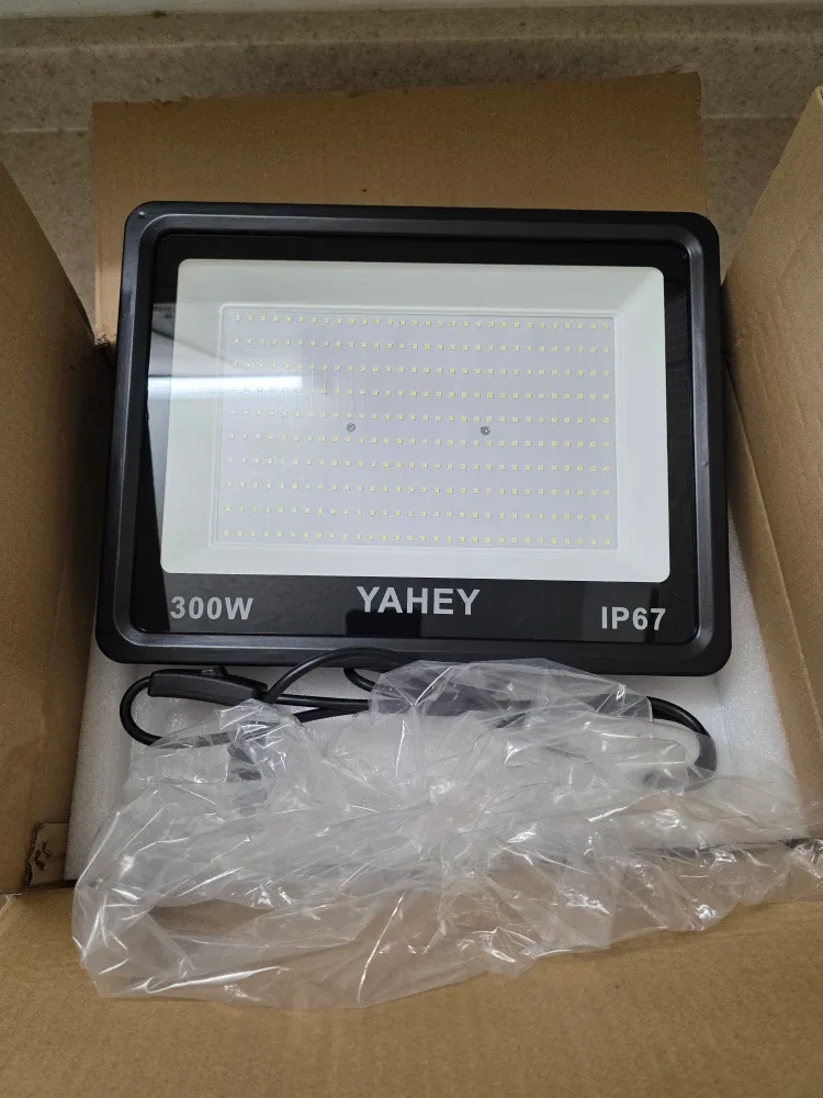 YAHEY 300W IP67 LED Flood Light - New in Box!