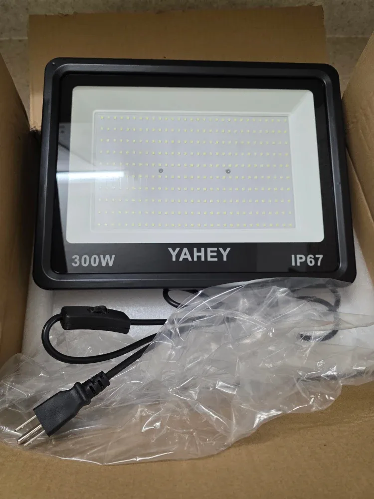 YAHEY 300W IP67 LED Flood Light - New in Box! image indicator(2)