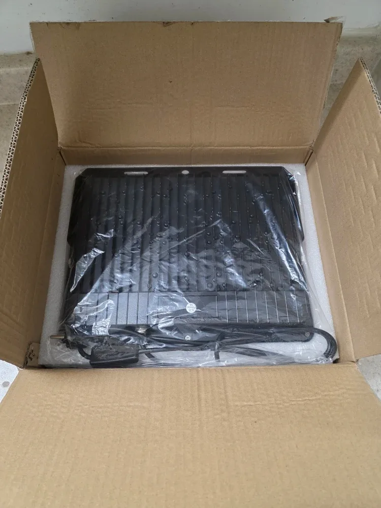 YAHEY 300W IP67 LED Flood Light - New in Box! image indicator(3)