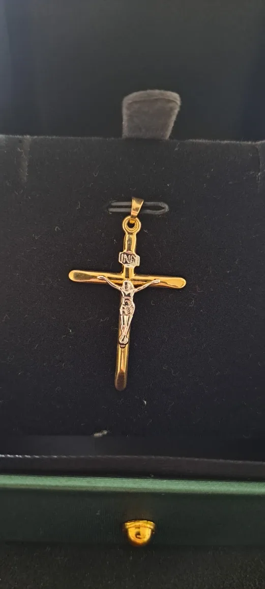 14k Gold Crucifix Pendant image indicator(2)