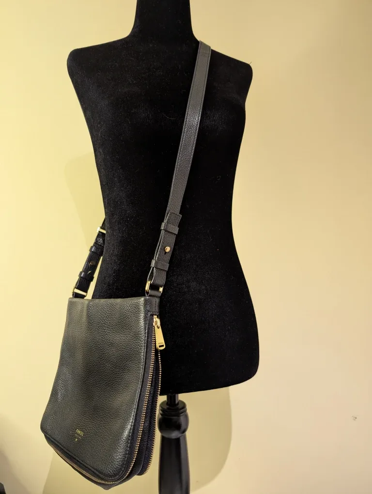 Fossil Black Leather Crossbody Bag image indicator(4)