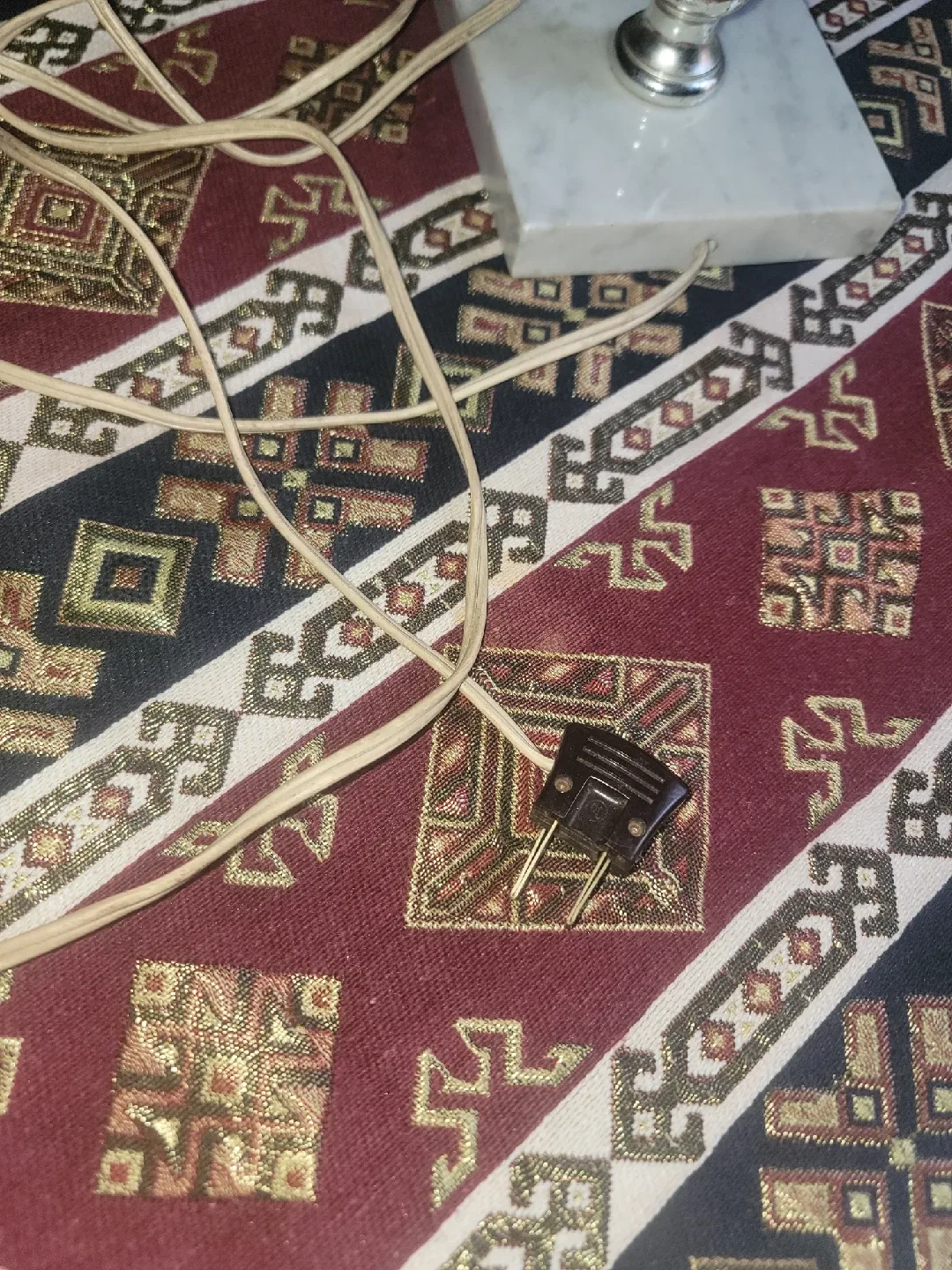 Vintage Hobnail Milk Glass Table Lamp image indicator(5)