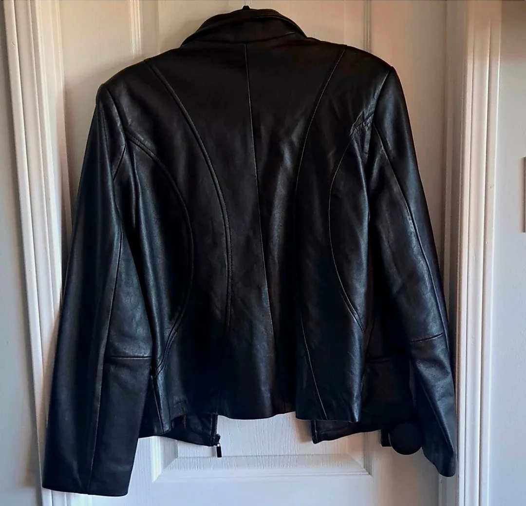 Ladies  black  leather  jacket image indicator(3)