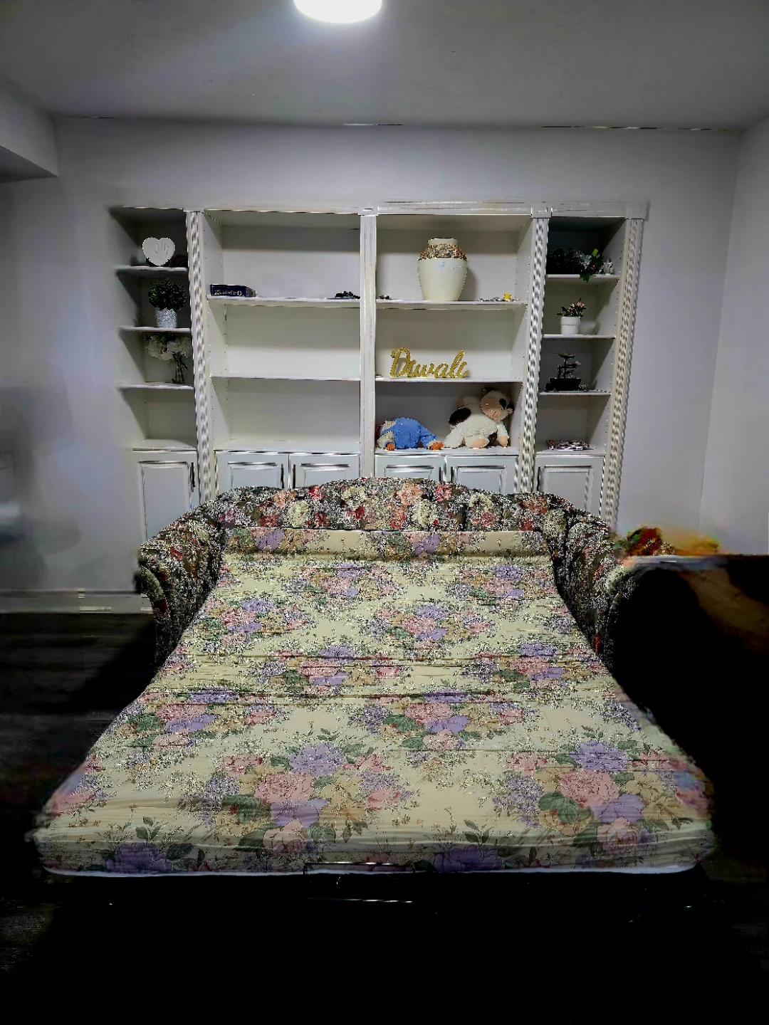 Floral Sofa Bed - Comfy & Stylish! - photo 2
