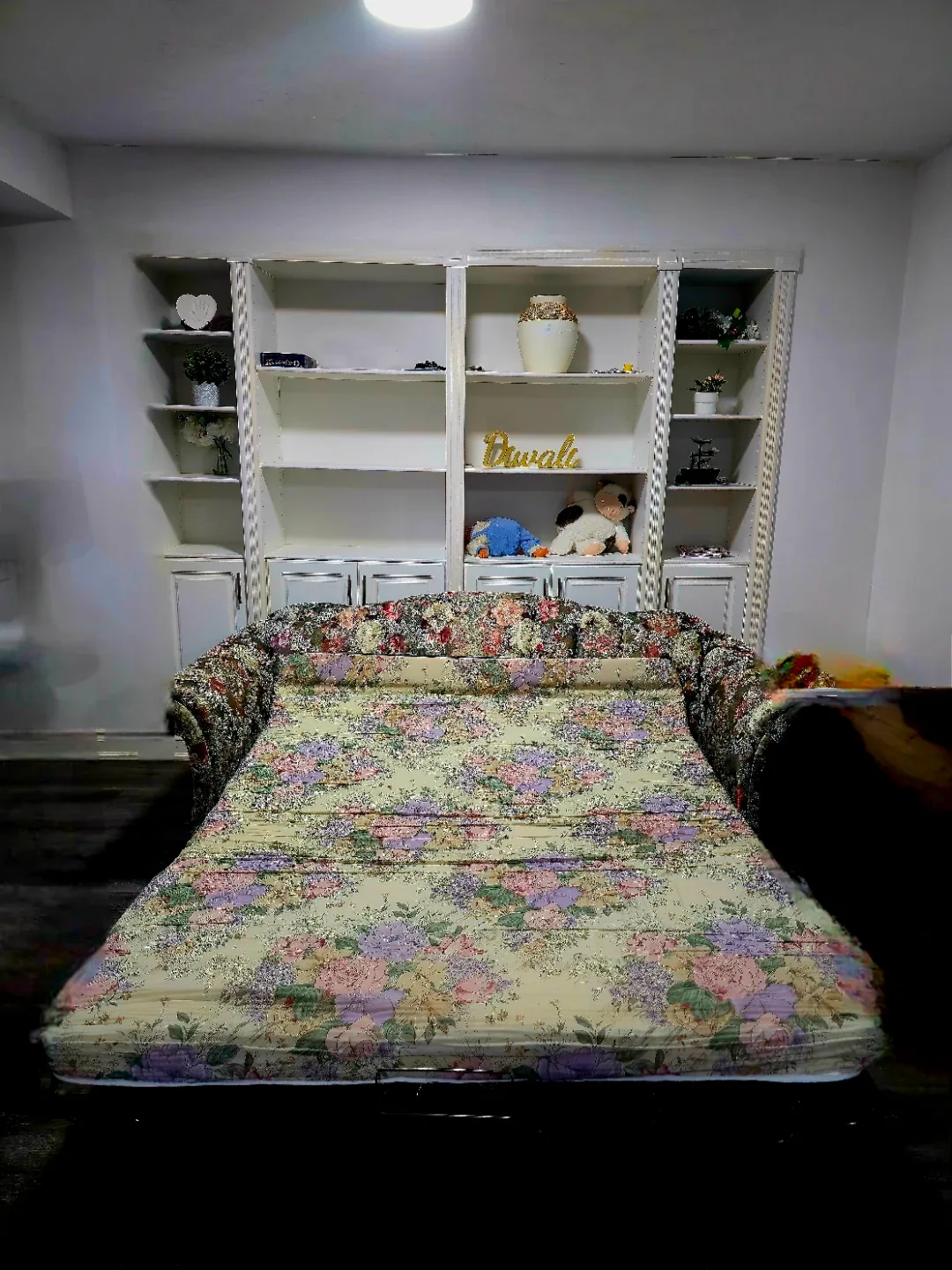 Floral Sofa Bed - Comfy & Stylish! image indicator(2)