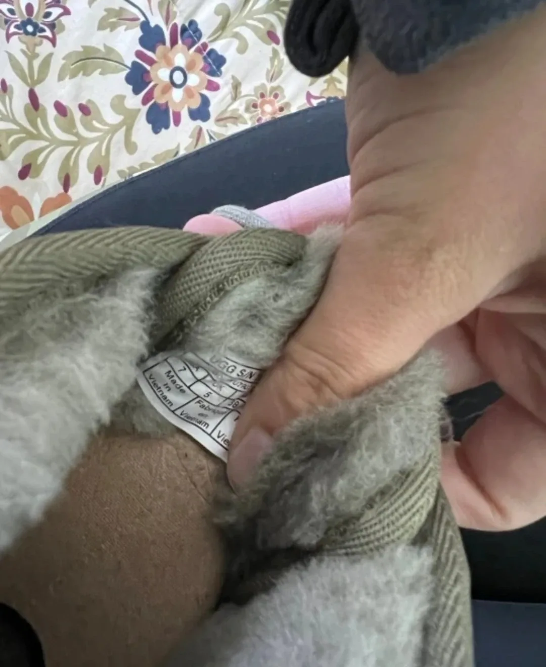 UGG Neumel Chukka Boots - Size 7 image indicator(4)