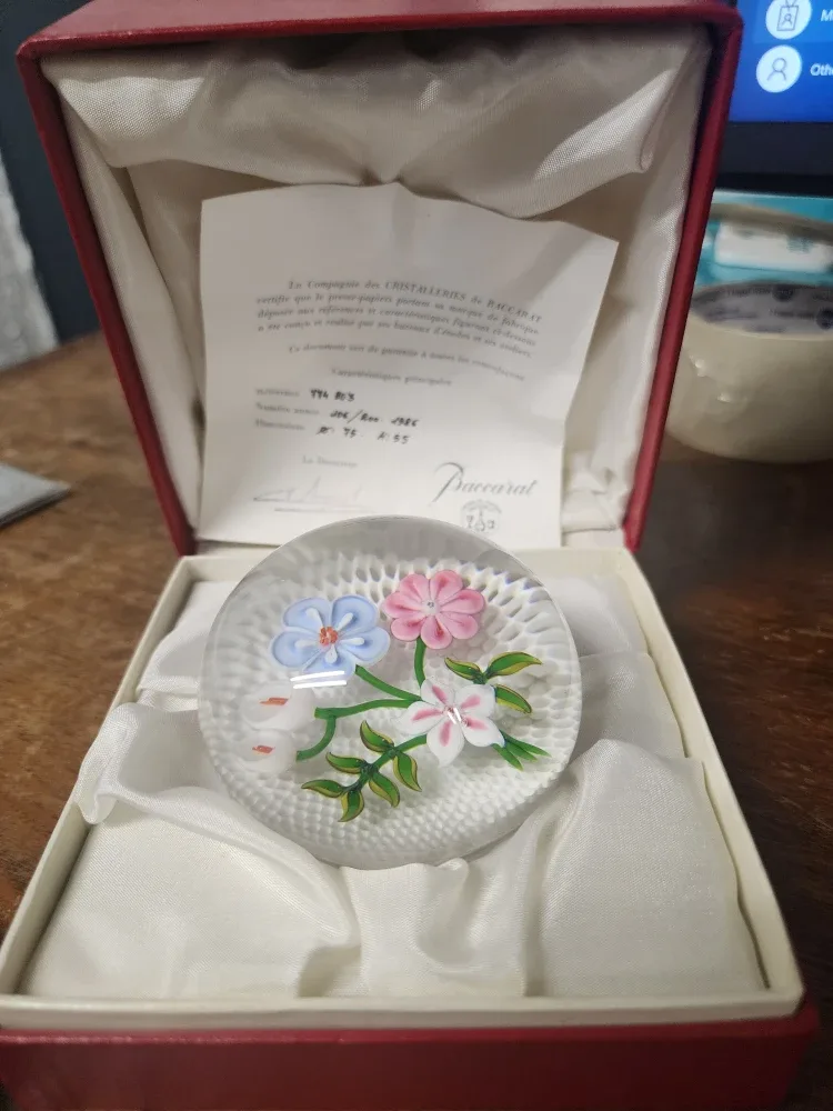 Baccarat Crystal Flower Paperweight with Box image indicator(4)