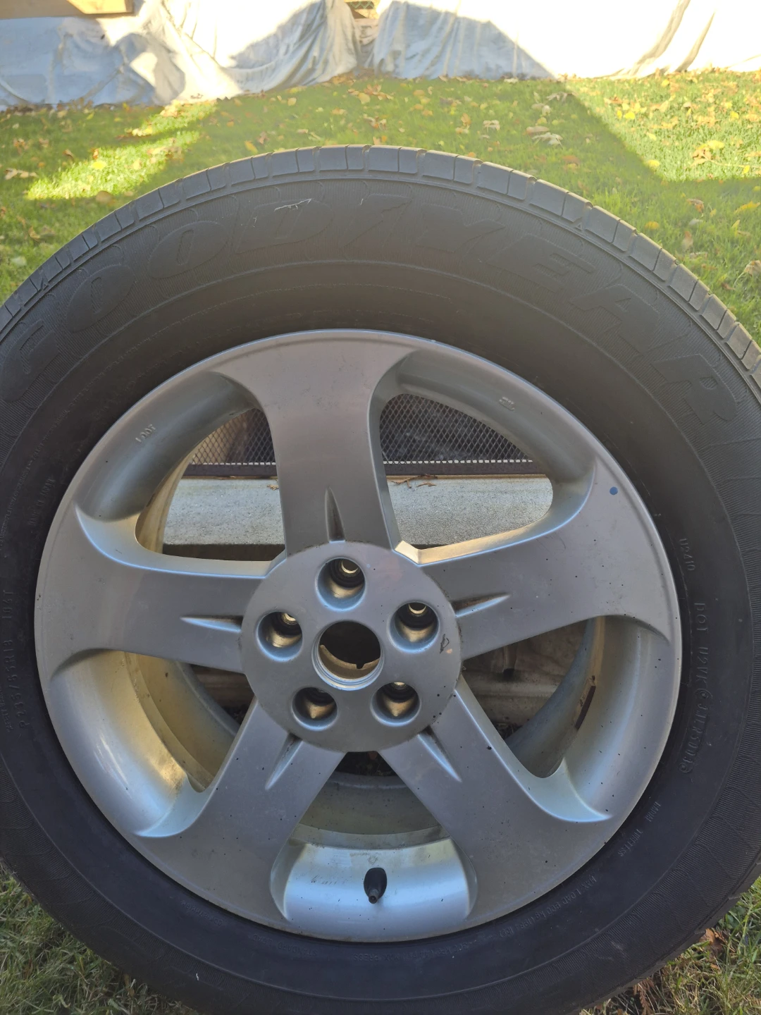 P235/65R18 Tire 104T - photo 2