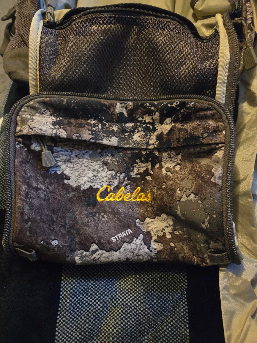 🥕Cabela's Camo Hunting Backpack with chairs image indicator(3)