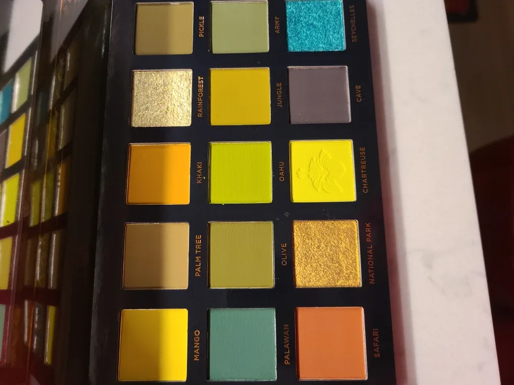Ace Beaute Tropical Vibes Eyeshadow Palette image indicator(2)