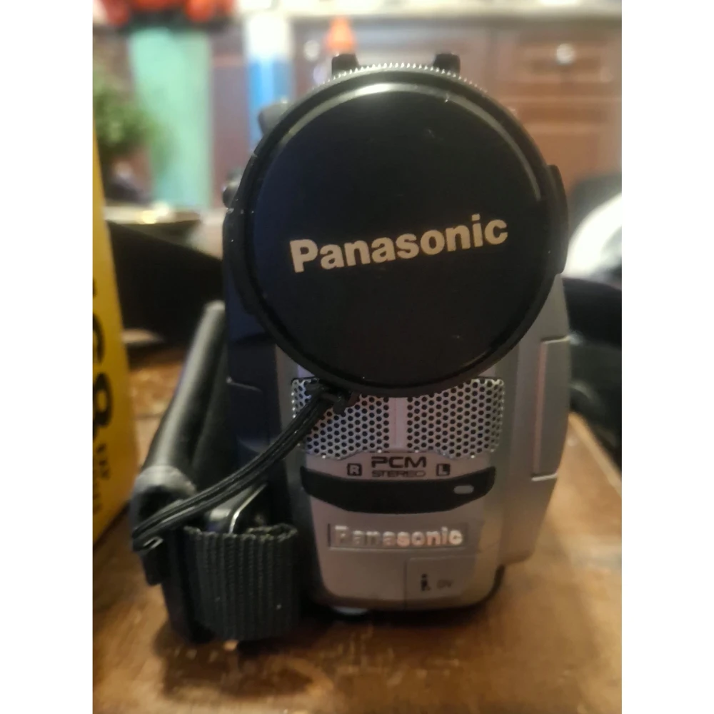 Panasonic Palmcorder With Charger & Camera Bag - photo 2