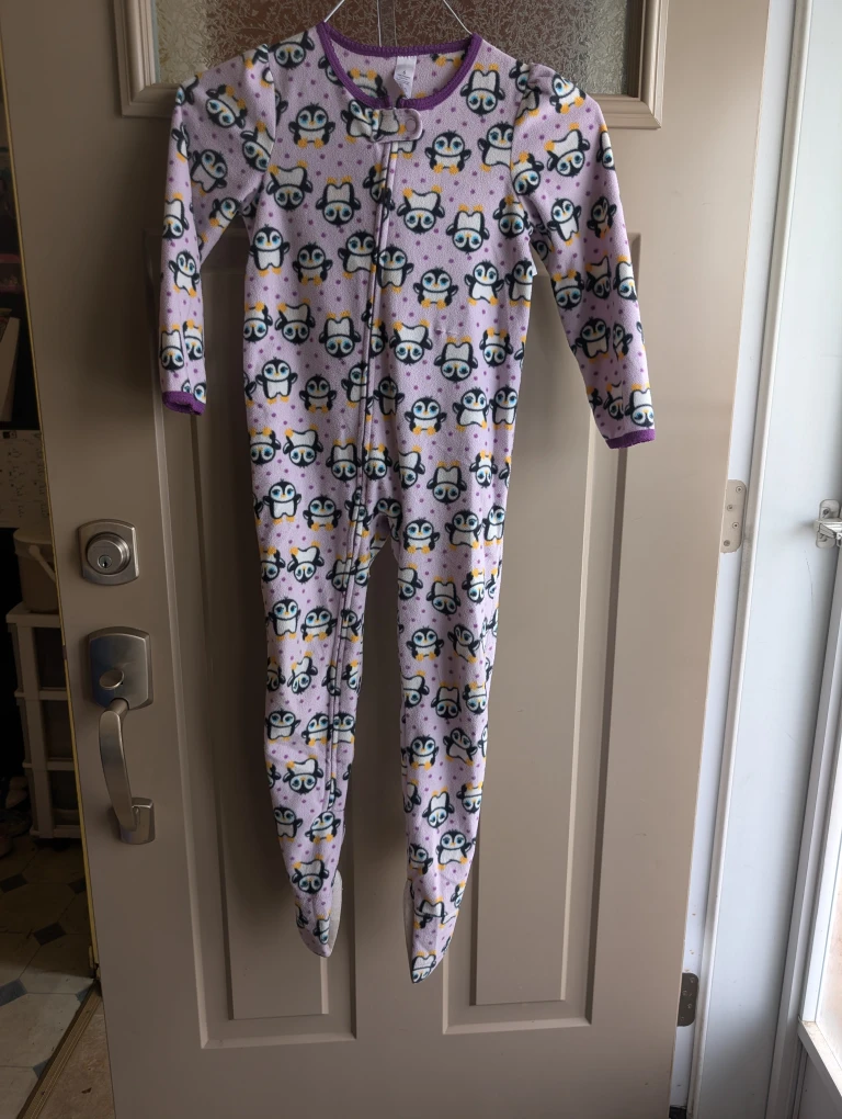 Girls sz 6 onesie