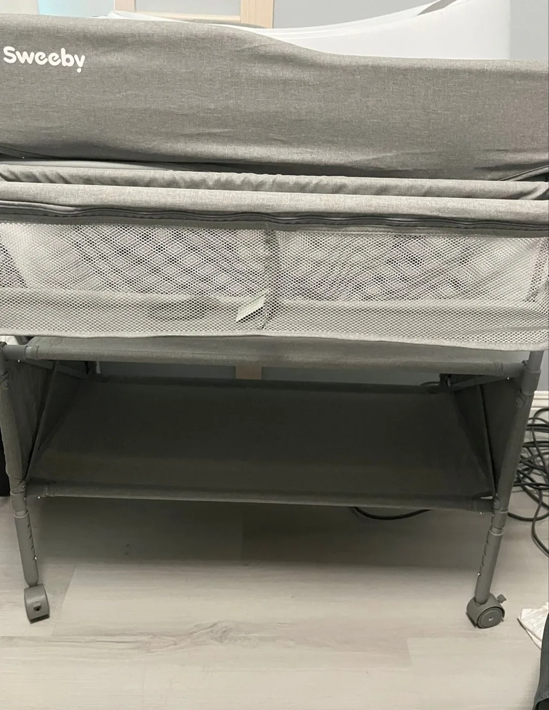 Sweeeby Portable Baby Changing Table image indicator(4)