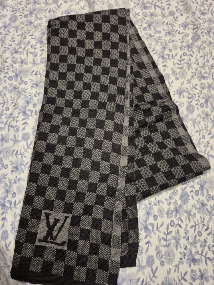 Louis Vuitton Damier Scarf - photo 4