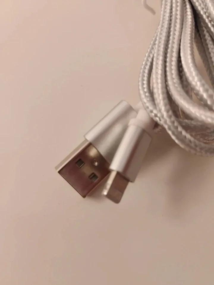 USB-A to USB-C cable image indicator(2)