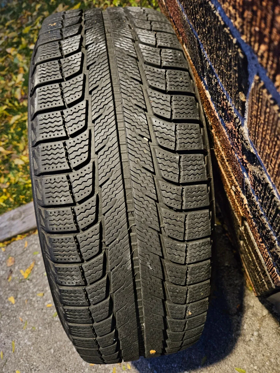 Honda CRV Winter Tires and rims 235/70R16 image indicator(2)