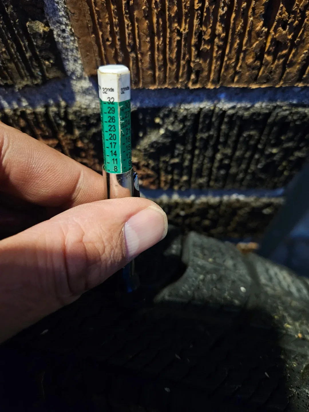 Honda CRV Winter Tires and rims 235/70R16 image indicator(7)