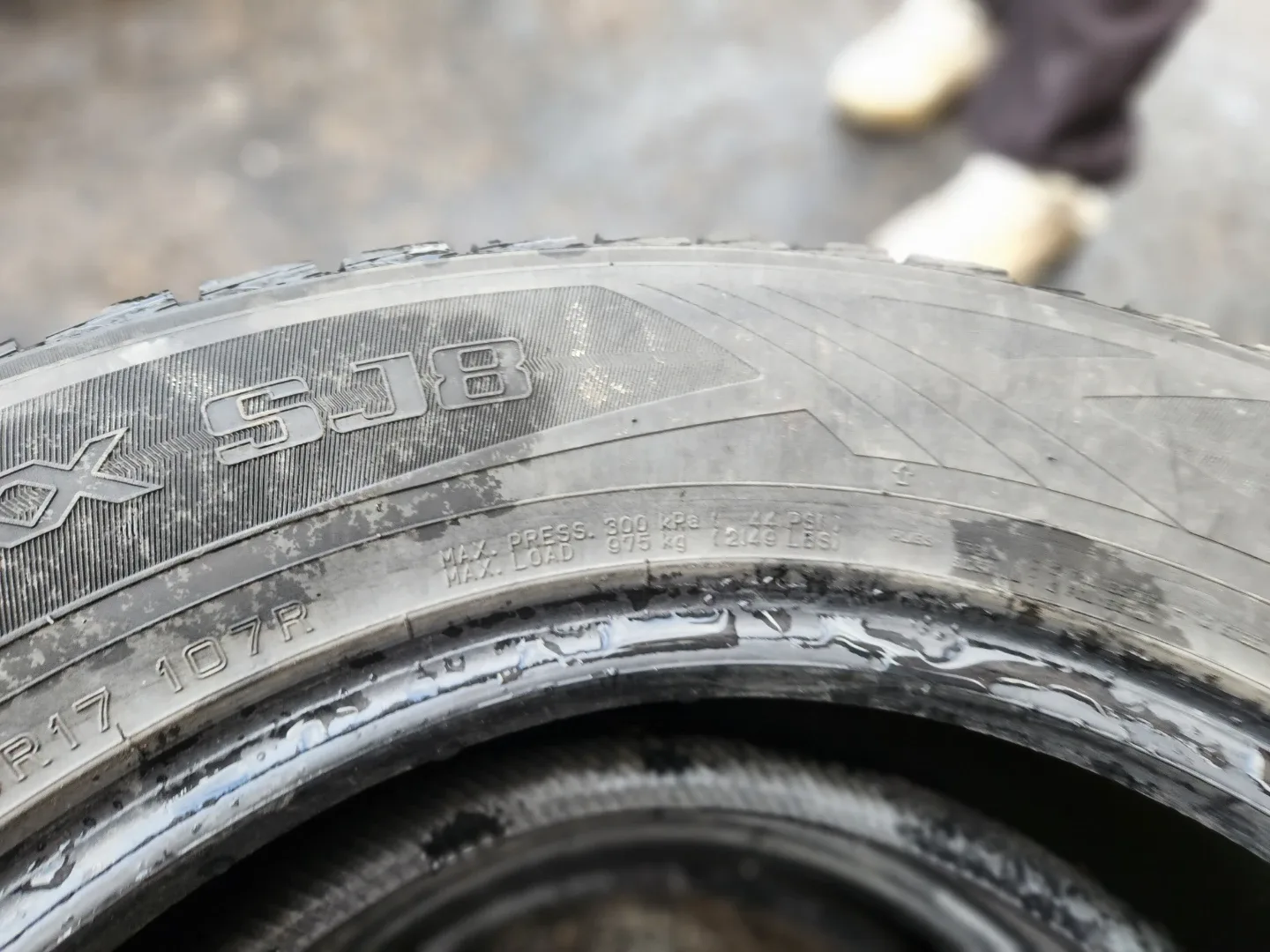 Dunlop Winter Maxx SJ8 245/65R17 Tires image indicator(4)