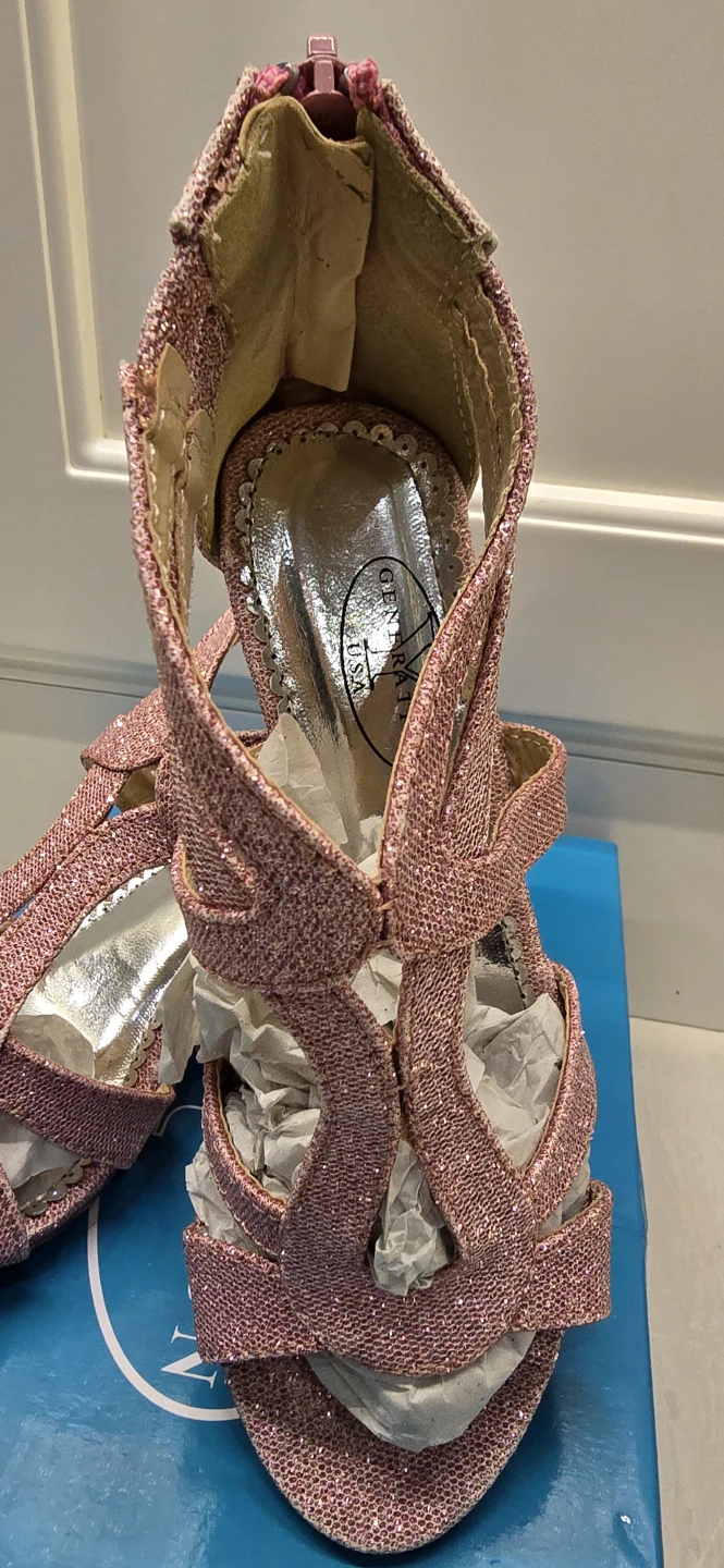 NEW! Beautiful Girl's Pink Glittery Heels! Size 2