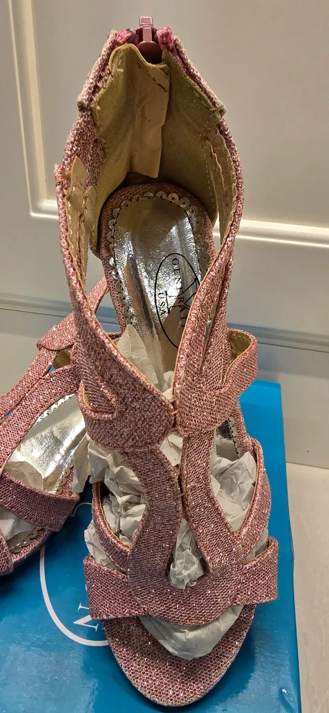 NEW! Beautiful Girl's Pink Glittery Heels! Size 2 thumbnail