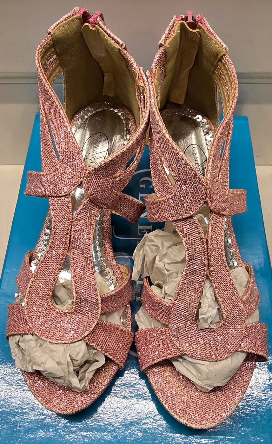 NEW! Beautiful Girl's Pink Glittery Heels! Size 2 image indicator(3)