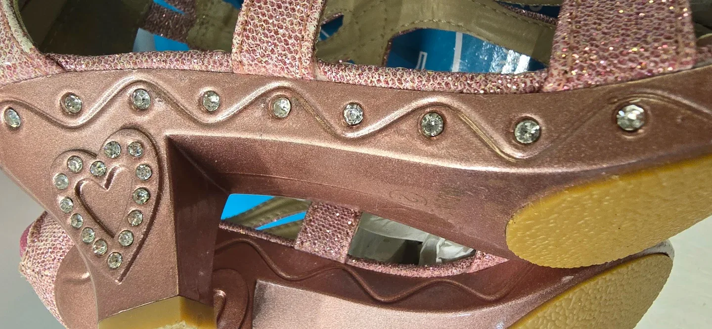 NEW! Beautiful Girl's Pink Glittery Heels! Size 2 image indicator(5)