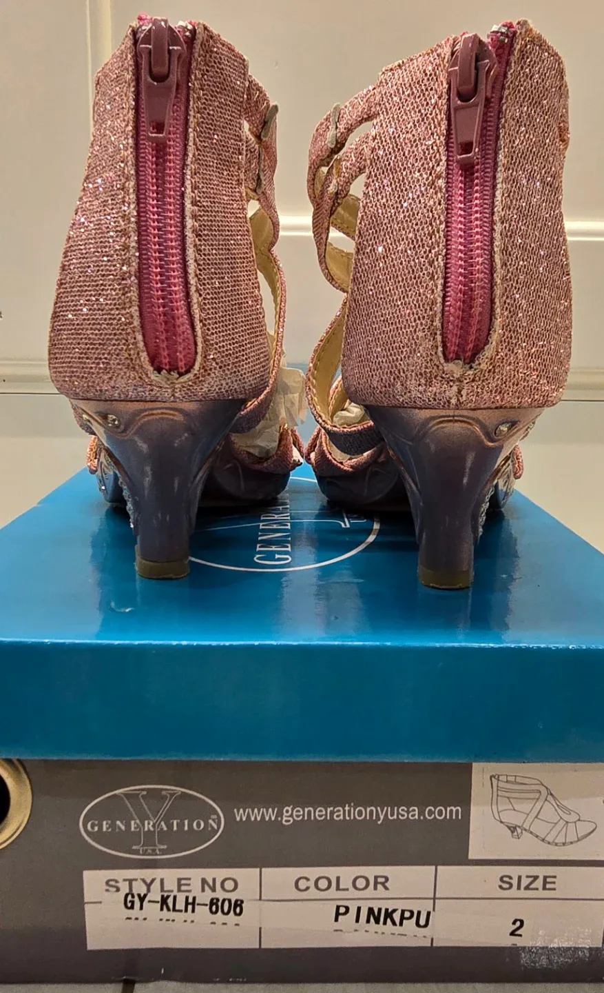 NEW! Beautiful Girl's Pink Glittery Heels! Size 2 image indicator(6)