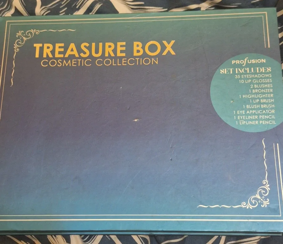 Profusion Treasure Box Cosmetic Collection