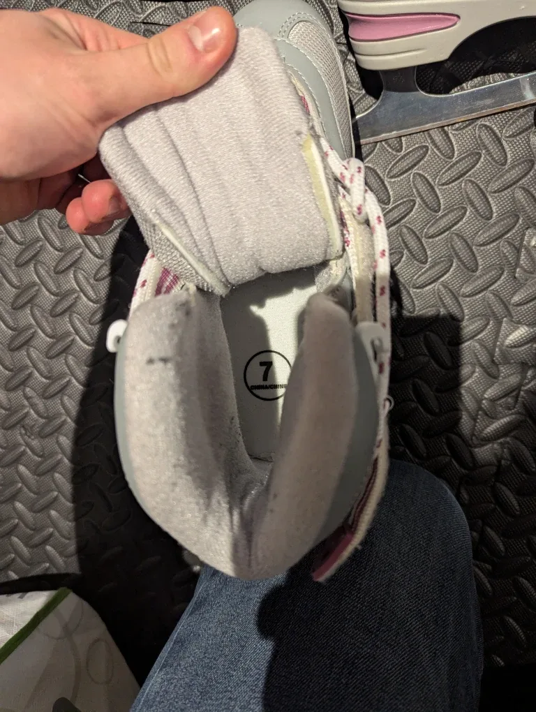 Softec Ice Skates - Size 7 image indicator(3)